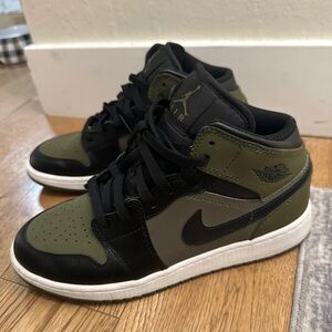 Air Jordan 1’s olive/canvas black